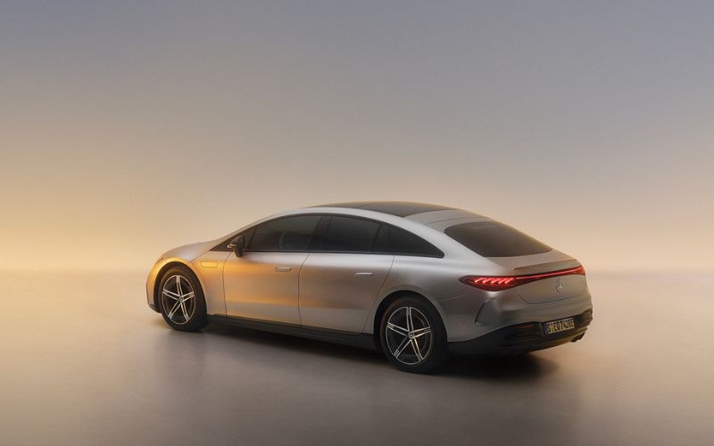 Ηλεκτροκίνηση Mercedes-Benz με premium ηλεκτρικό μοντέλο EQ και σύγχρονη σχεδίαση για πολυτελή μετακίνηση