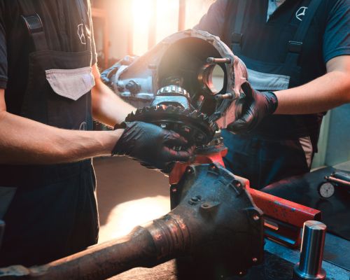 Τεχνικός έλεγχος κινητήρα σε πιστοποιημένη μεταχειρισμένη Mercedes-Benz από εξουσιοδοτημένο συνεργείο στην Αθήνα