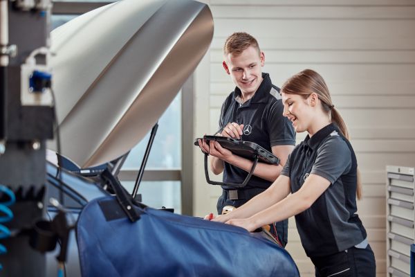 Συντήρηση και διαγνωστικός έλεγχος Mercedes-Benz πριν τα ταξίδια από εξειδικευμένους τεχνικούς στη Λάμδα Star
