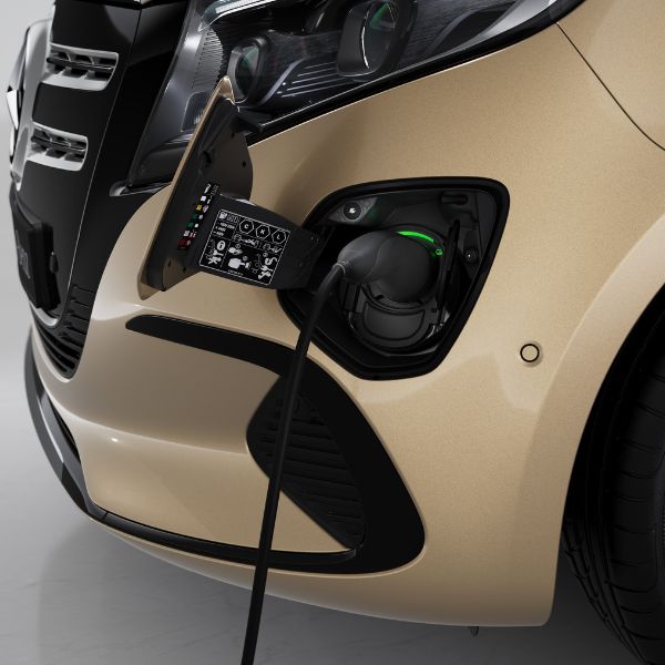 Φόρτιση plug-in hybrid Mercedes-Benz με τεχνολογία EQ Power και ηλεκτρική υποστήριξη για καθημερινή μετακίνηση