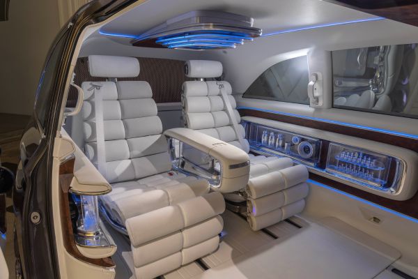 Εσωτερικό Mercedes Van για ξενοδοχεία με premium καθίσματα και VIP άνεση για μεταφορά πελατών