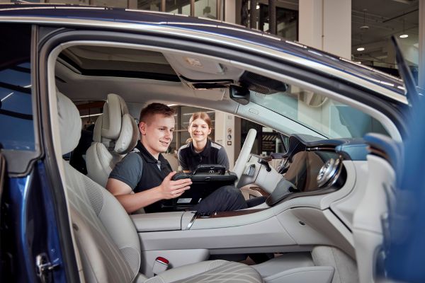 Εξειδικευμένος διαγνωστικός έλεγχος Mercedes-Benz σε εξουσιοδοτημένο συνεργείο για ασφαλή και αξιόπιστη οδήγηση την άνοιξη