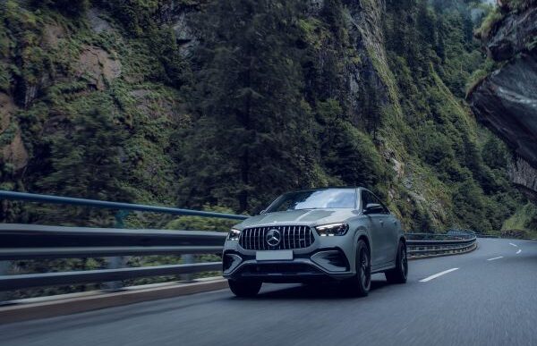 Mercedes-Benz GLC Plug-in Hybrid σε ορεινή διαδρομή, συνδυάζοντας ηλεκτρική απόδοση και άνεση σε κάθε ταξίδι