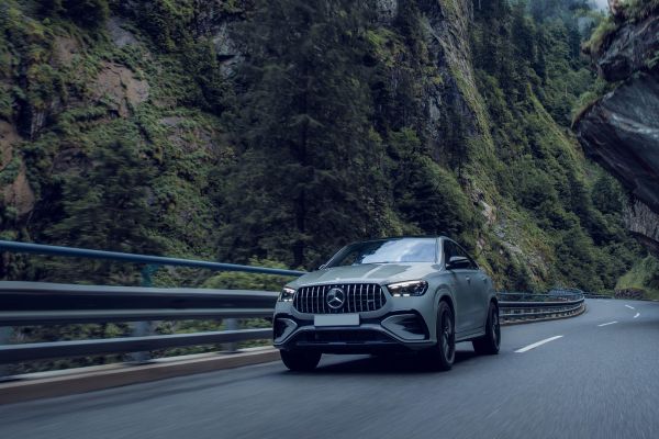 Mercedes-Benz GLC Plug-in Hybrid σε ορεινή διαδρομή, συνδυάζοντας ηλεκτρική απόδοση και άνεση σε κάθε ταξίδι