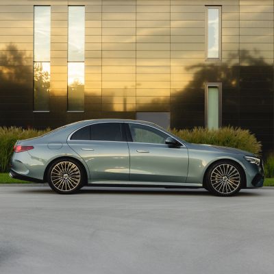 Mercedes-Benz E-Class για στελέχη και επιχειρηματίες, με premium άνεση και τεχνολογία για επαγγελματικές μετακινήσεις